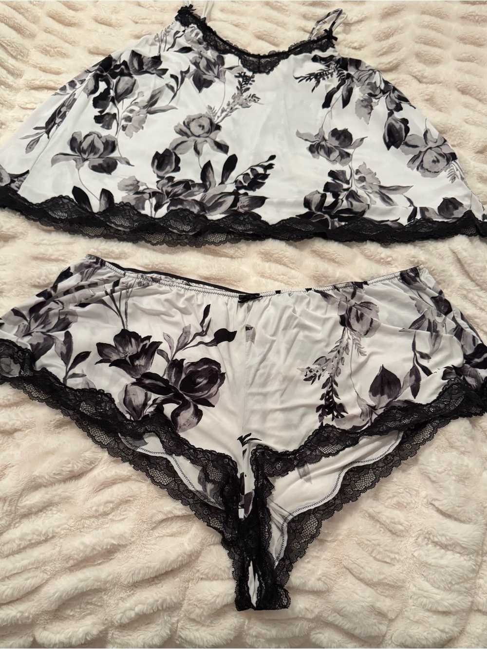 Cacique Elegant Plus Size 22/24 2-piece Cami & Short Sleep Black & White Floral.
